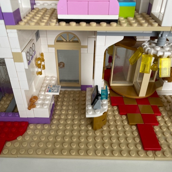 Lego Friends: Grand Hotel - Picture 11 of 13